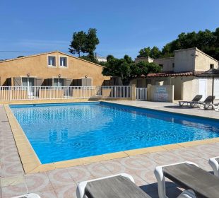 Piscine du camping à Arles proche de Fontvieille