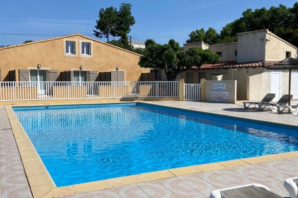 Piscine du camping dans les Bouches-du-Rhône