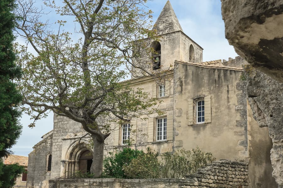 eglise baux-de-provence - camping baux de provence