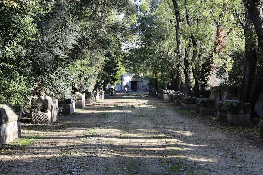 alyscamps a arles - camping arles