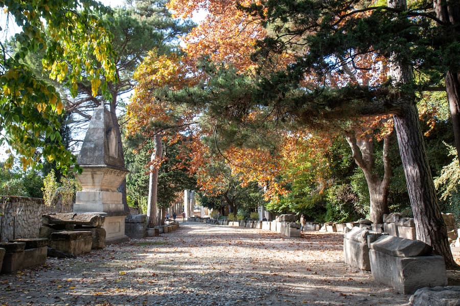 alyscamps a arles - camping arles